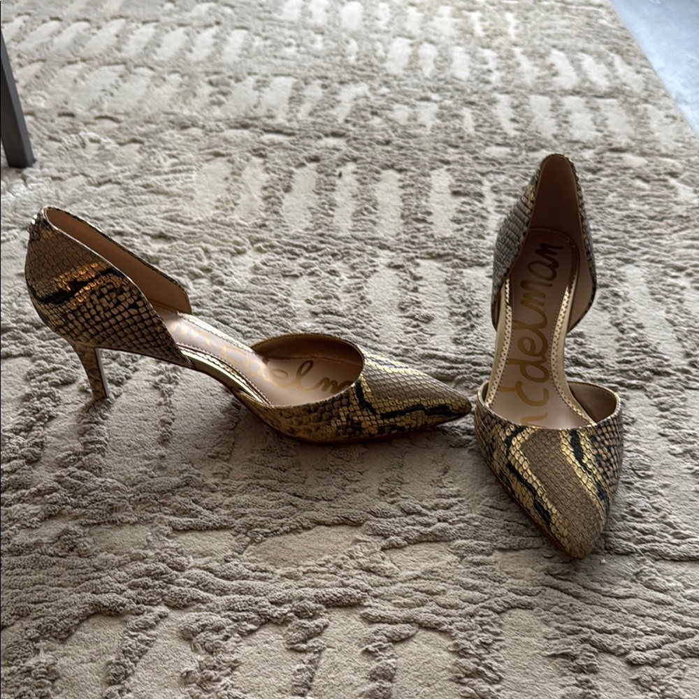 Gorgeous d’Orsay pumps. Never worn